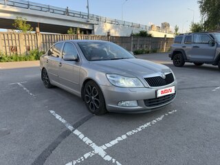 2011 Skoda Octavia DSG7 II (A5) Рестайлинг, серый, 650000 рублей, вид 3