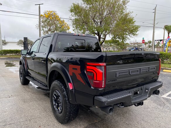 2026 Ford F-150 Raptor XIV Рестайлинг, чёрный - вид 2