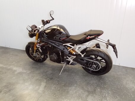 2021 Triumph Speed Triple, чёрный, 1169000 рублей, вид 2