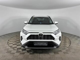 2021 Toyota RAV4 V (XA50), белый, 2575000 рублей, вид 2