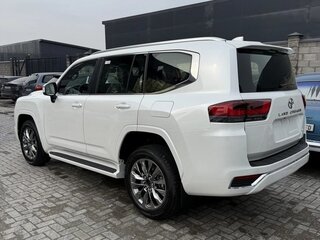 2022 Toyota Land Cruiser 300 Series, белый, 11900000 рублей, вид 3