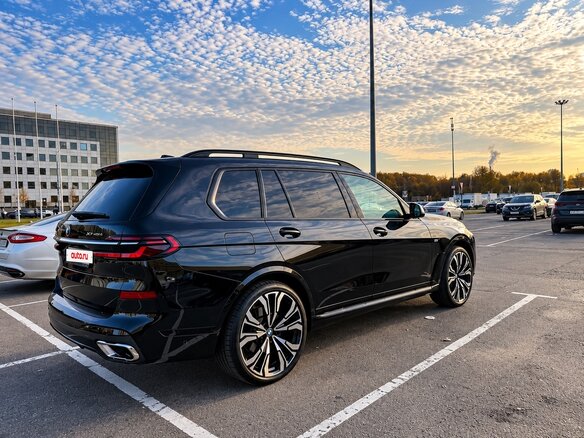 2023 BMW X7 40i I (G07) Рестайлинг, чёрный, 16500000 рублей - вид 5