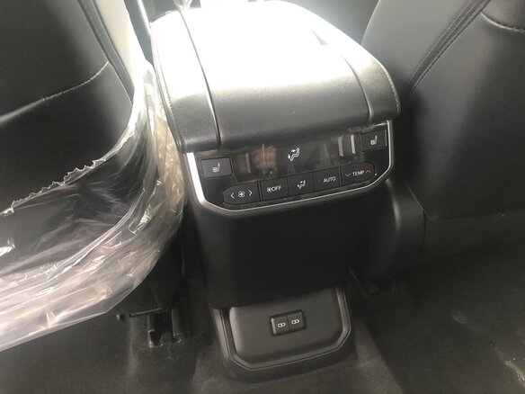 2026 Toyota Highlander IV (XU70), чёрный - вид 12