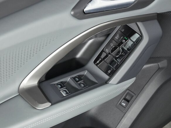 2025 Audi Q5 40 TFSI III (GU), чёрный, 6499000 рублей - вид 11