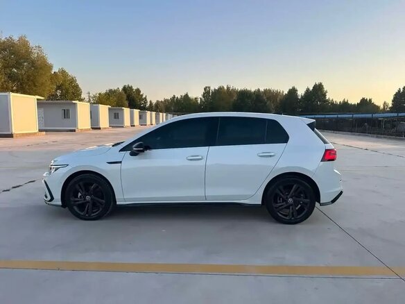 2023 Volkswagen Golf VIII, белый, 1910000 рублей - вид 6