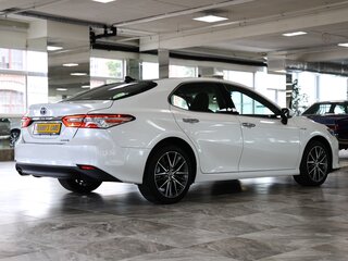 2022 Toyota Camry VIII (XV70) Рестайлинг, белый, 3950000 рублей, вид 2