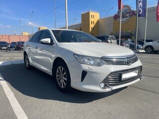 2015 Toyota Camry VII (XV50) Рестайлинг, белый, 2200000 рублей, вид 3
