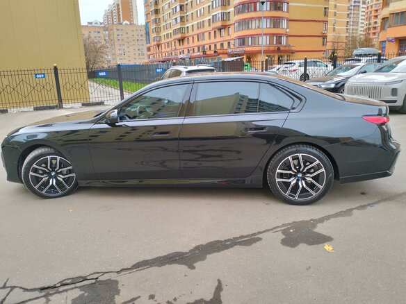 2022 BMW 7 серии 740d xDrive VII (G70), чёрный, 11980000 рублей - вид 4