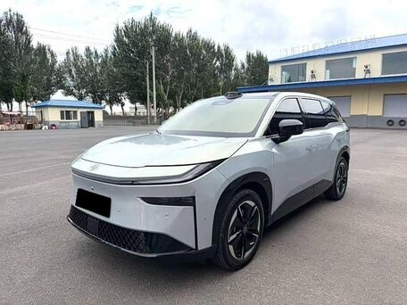 2026 Toyota bZ3X 58.3 kWh, серебристый, 2810000 рублей, вид 1