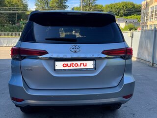 2017 Toyota Fortuner II, серебристый, 2800000 рублей, вид 4