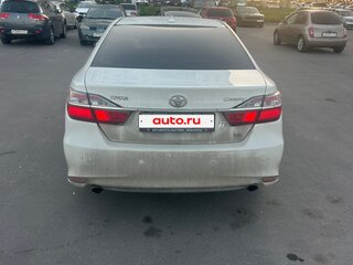 2017 Toyota Camry VII (XV50) Рестайлинг, белый, 2350000 рублей, вид 4