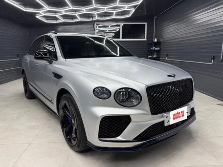 2025 Bentley Bentayga I Рестайлинг, серый, 40000000 рублей, вид 3