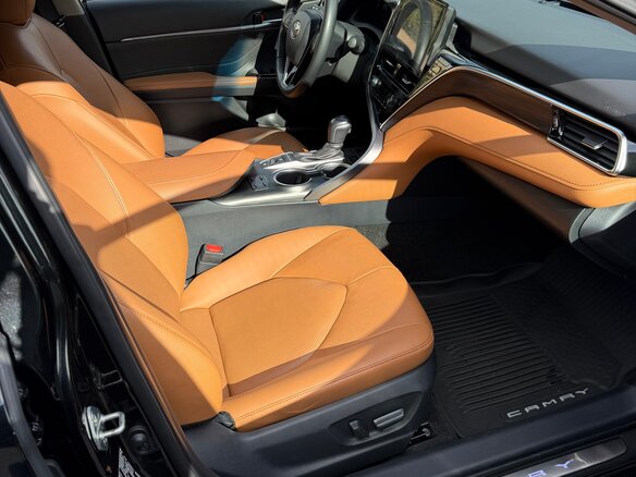 2022 Toyota Camry VIII (XV70) Рестайлинг, чёрный, 3500000 рублей - вид 5