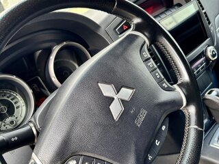 2012 Mitsubishi Pajero IV Рестайлинг 1, серебристый, 2350000 рублей, вид 5
