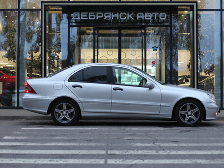 2006 Mercedes-Benz C-Класс 200 II (W203) Рестайлинг, серебристый, 990000 рублей, вид 4