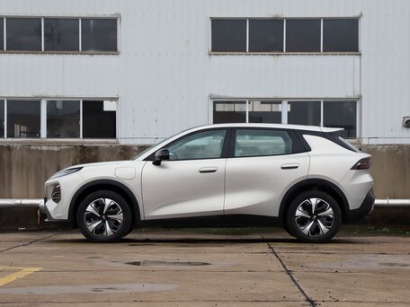 2026 Changan Qiyuan Q05 51.9 kWh II, серебристый, 2424000 рублей, вид 3