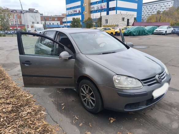 2005 Volkswagen Golf V, серый - вид 1