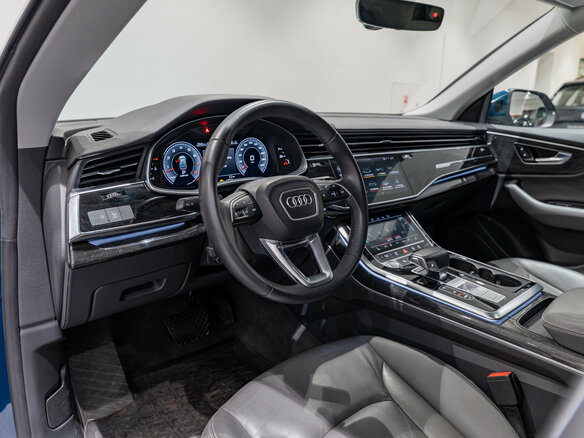 2019 Audi Q8 55 TFSI I (4M), синий, 4975000 рублей - вид 8