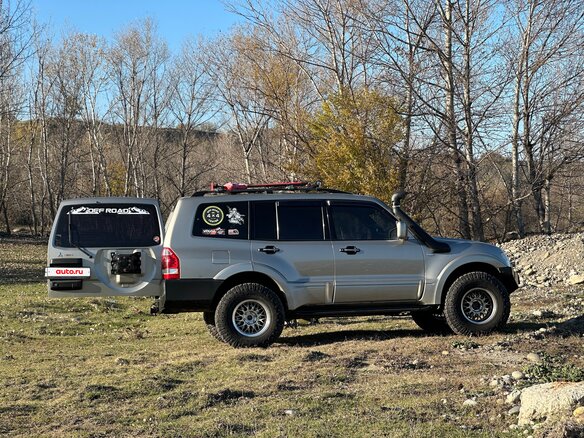 2002 Mitsubishi Montero III, бежевый, 1999999 рублей - вид 4