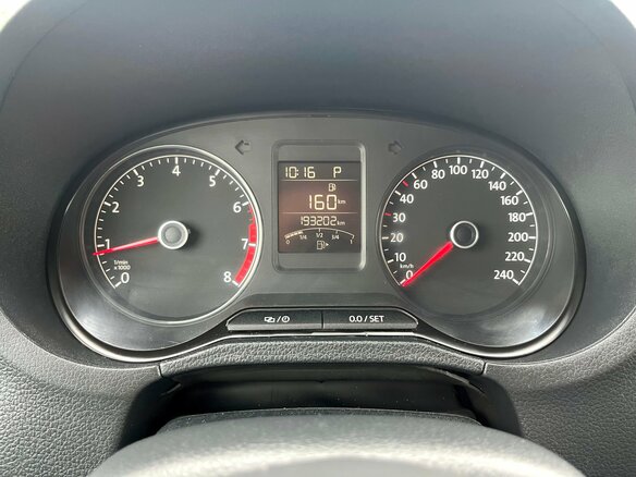 2017 Volkswagen Polo V Рестайлинг, чёрный, 1055900 рублей - вид 11