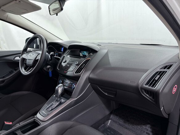 2016 Ford Focus III Рестайлинг, белый, 990000 рублей - вид 9