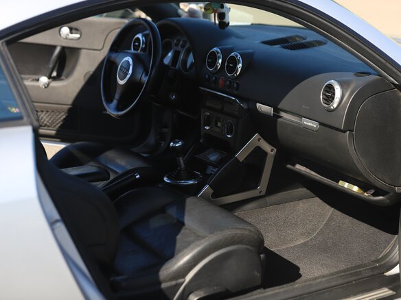 2001 Audi TT I (8N), серебристый, 900000 рублей - вид 4