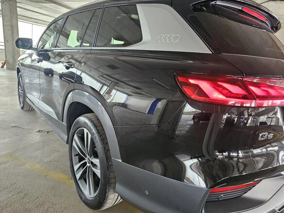 2023 Audi Q6 50 TFSI, чёрный, 7300000 рублей - вид 2