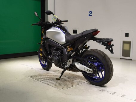2023 Yamaha MT-09 (FZ-09), серебристый, 1199000 рублей, вид 5