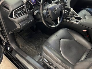 2020 Toyota Camry VIII (XV70), чёрный, 3349000 рублей, вид 4