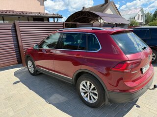 2017 Volkswagen Tiguan II, красный, 1950000 рублей, вид 2