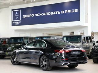 2026 Mercedes-Benz E-Класс 300 VI (W214, S214), чёрный, 9000000 рублей, вид 2