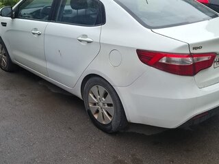 2012 Kia Rio 5-speed III, белый, 560000 рублей, вид 5