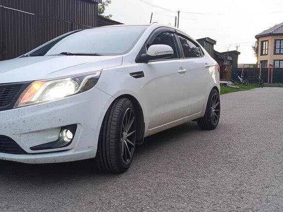 2013 Kia Rio 4-speed III, белый, 900000 рублей - вид 6