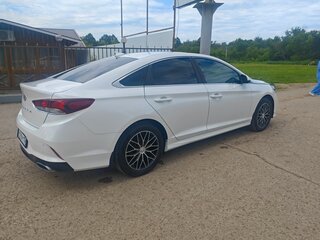2019 Hyundai Sonata VII (LF) Рестайлинг, белый, 1820000 рублей, вид 4
