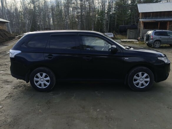 2013 Mitsubishi Outlander III, чёрный, 1200000 рублей - вид 3