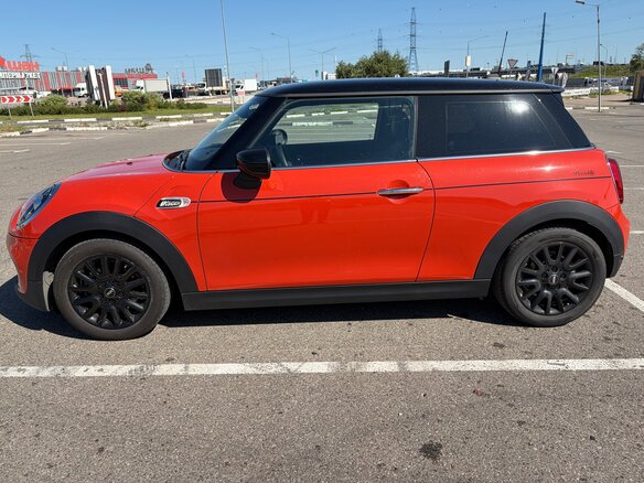 2021 Mini Hatch Cooper III (F55/F56) Рестайлинг, оранжевый, 2150000 рублей - вид 9