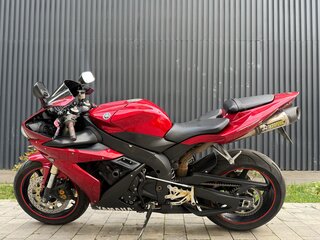2005 Yamaha YZF-R1, красный, 600000 рублей, вид 1