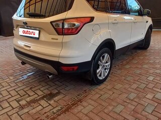 2017 Ford Kuga II Рестайлинг, белый, 1500000 рублей, вид 3