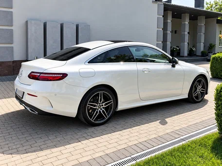 2017 Mercedes-Benz E-Класс 300 V (W213, S213, C238), белый, 4250000 рублей, вид 3
