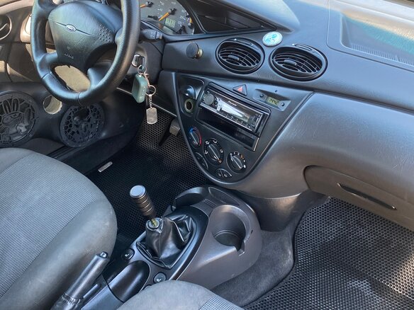 2004 Ford Focus I Рестайлинг, чёрный, 150000 рублей - вид 16