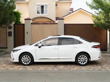 2022 Toyota Corolla XII (E210), белый, 1740000 рублей, вид 2