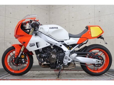 2024 Yamaha XSR900, белый, 1097000 рублей, вид 2