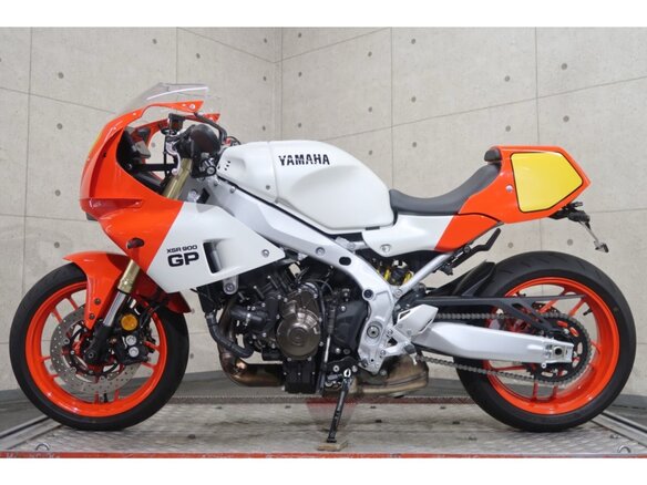 2024 Yamaha XSR900, белый, 1097000 рублей - вид 1