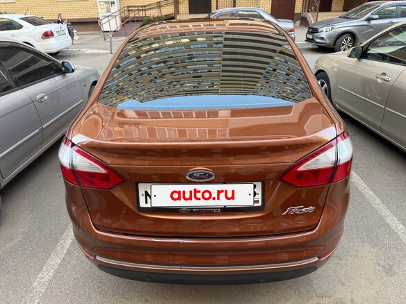 2015 Ford Fiesta Mk6 Рестайлинг, коричневый, 700000 рублей - вид 3