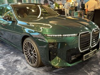 2026 BMW i7 60 xDrive I (G70) Рестайлинг, зелёный, 21500000 рублей, вид 3