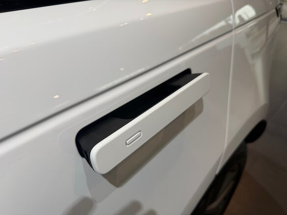 2025 Land Rover Range Rover Velar I Рестайлинг, белый, 8990000 рублей - вид 13