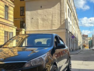 2021 Kia Rio IV Рестайлинг, чёрный, 1320000 рублей, вид 1