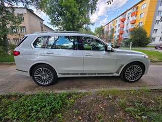 2021 BMW X7 40i I (G07), белый, 8800000 рублей, вид 4