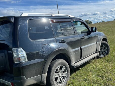 2007 Mitsubishi Pajero IV, чёрный, 1500000 рублей, вид 4