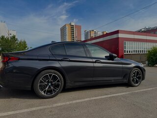 2021 BMW 5 серии 530e VII (G30/G31/G38) Рестайлинг, серый, 4790000 рублей, вид 4